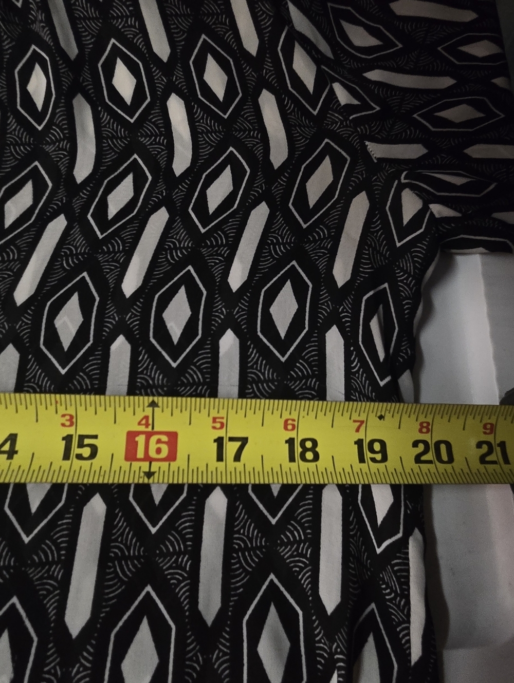 Banana Republic Black & White Geometric Split-Neck Tunic - Picture 8 of 8